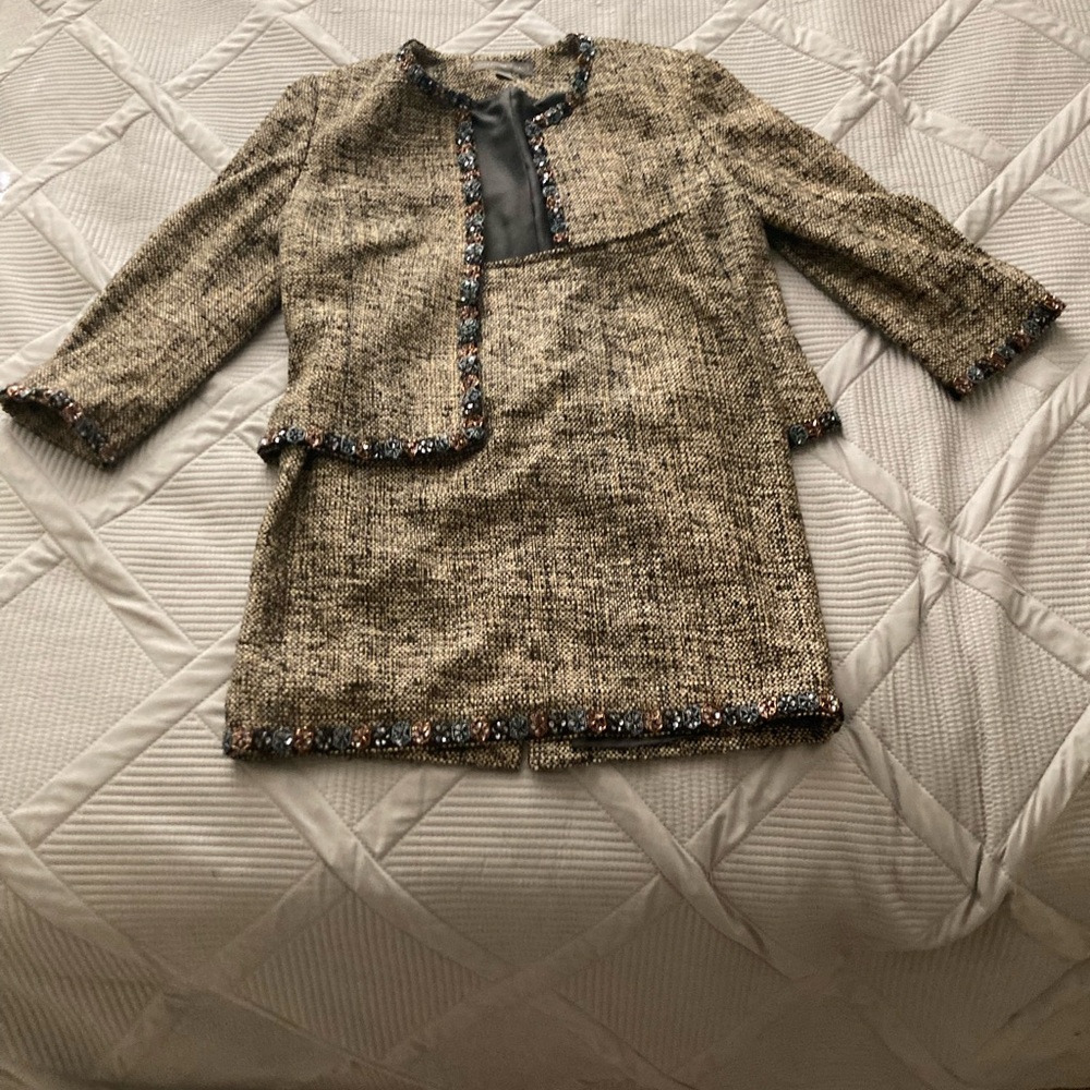 Josephine Chaus women’s suit size 8 jacket and skirt embroidered.
